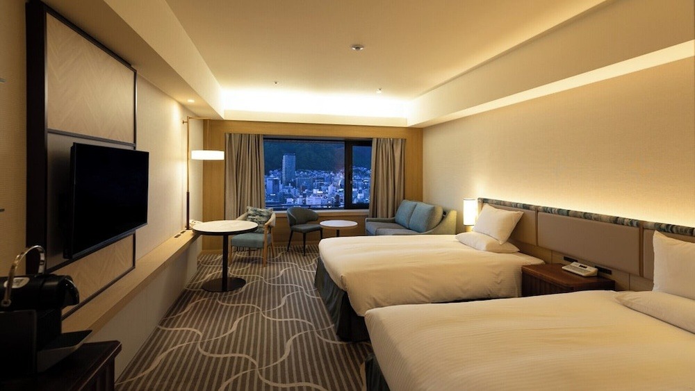 Crowne Plaza Osaka: Unwind in Luxe Comfort & Style