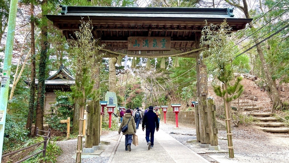 Hiking Mount Takao to Lake Sagami: Scenic Adventures Await