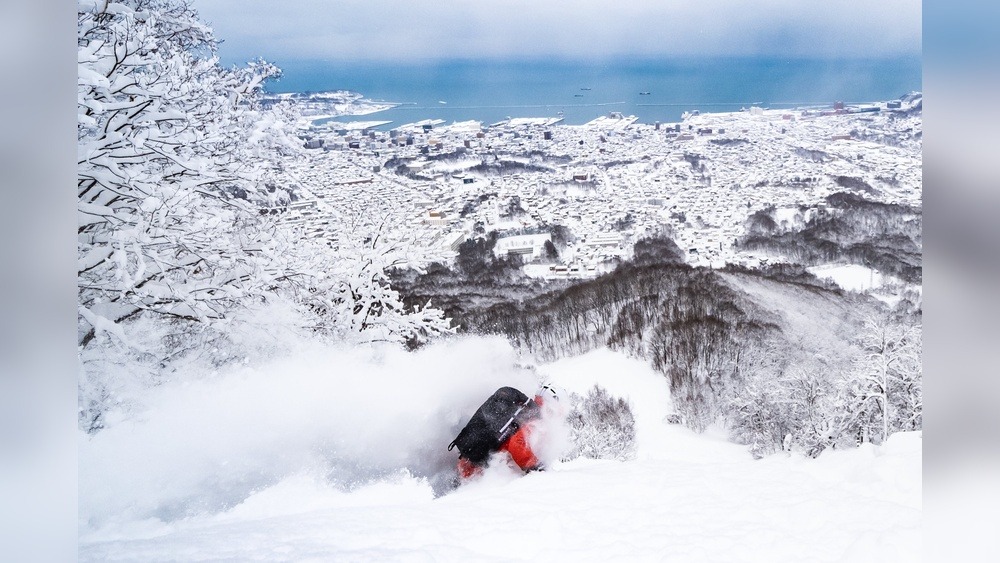 Snowboarding on Mount Yotei: Epic Slopes Await!