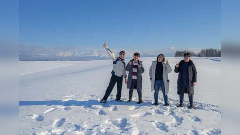 Karurusu Onsen Winter Festival: Snowy Soak & Festive Fun!