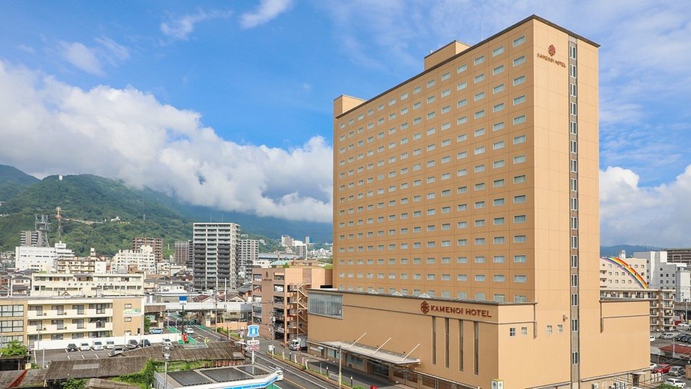 Beppu Kamenoi Hotel Review: Luxury & Hot Springs!