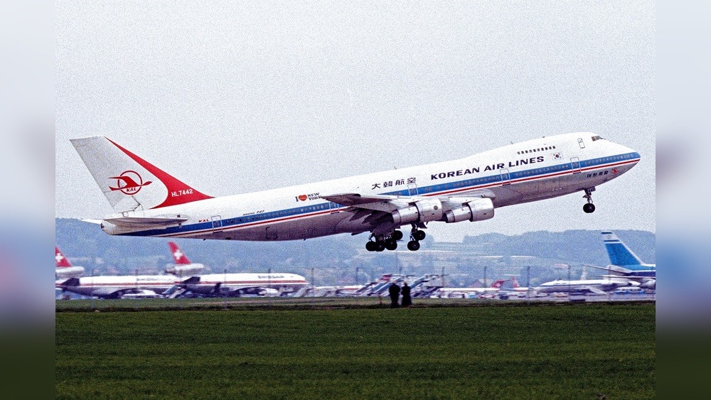 Do Flights to Japan Have Wifi: Stay Connected in the Sky