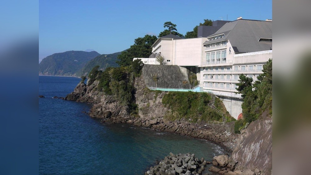 Izu Hotel Toi Itoen: Unwind in Luxury by the Sea